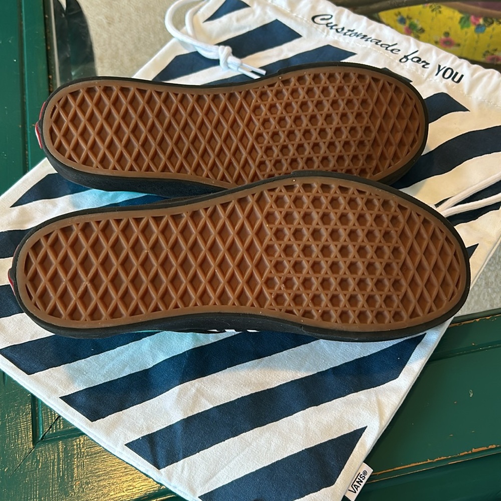 Custom Made Vans - Picture 5 of 6